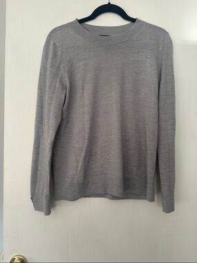 Light Gray Crewneck Sweater - women’s
